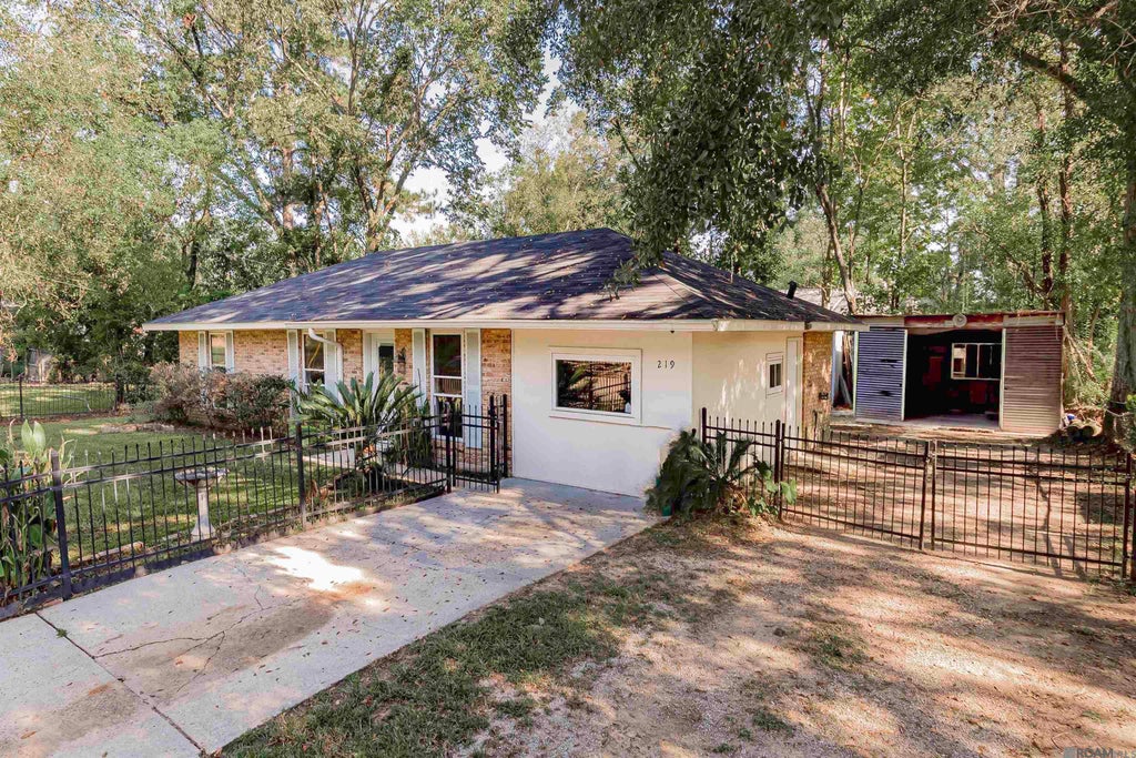 219 Hazelnut St, Denham Springs