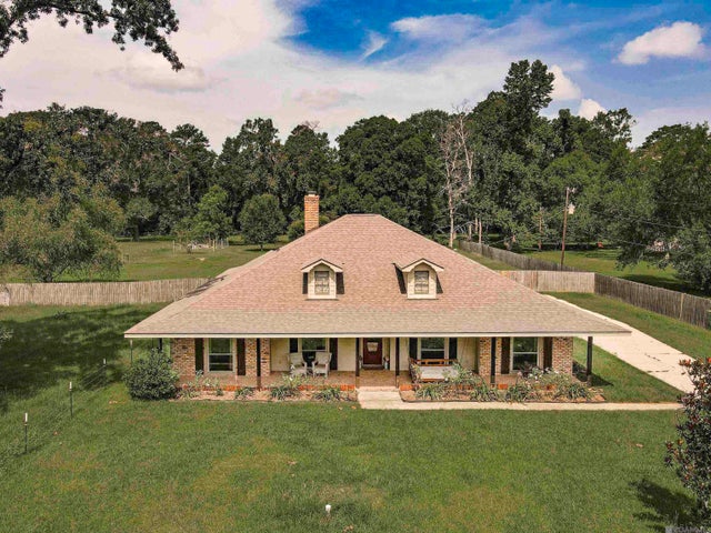 15725 El Ranchitos Ave, Pride