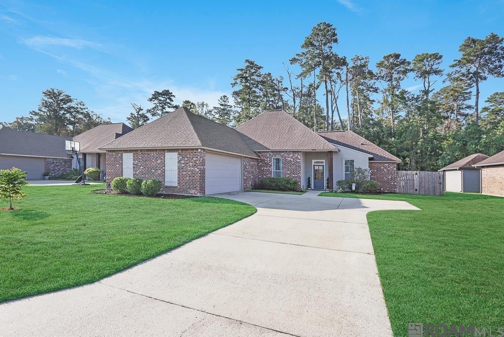 30793 Creek Valley Dr, Denham Springs