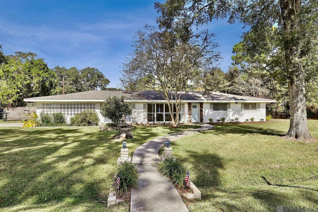 410 E Weber St, Gonzales