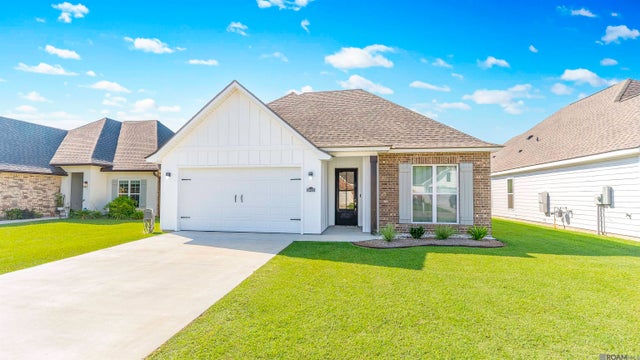 10433 Highland Lakes Dr, Denham Springs