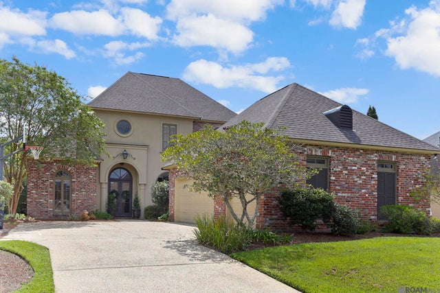 18556 Fairway Oaks Ct, Baton Rouge