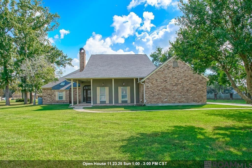 1930 S Houmas Ave, Gonzales