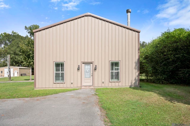 8489 Lebeau St, Livonia