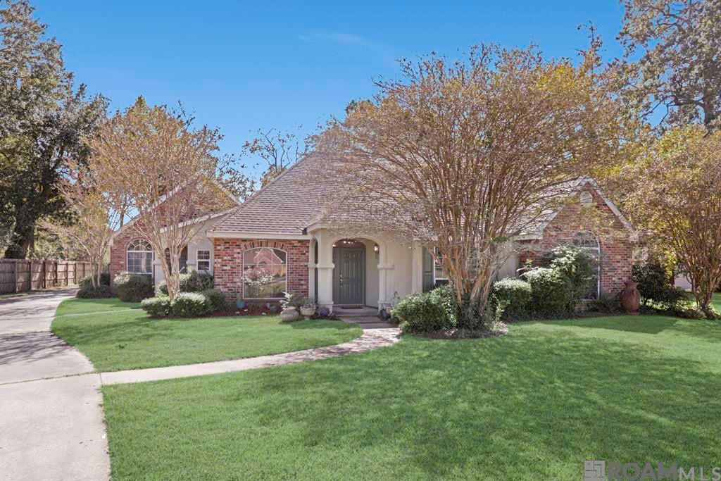 1227 E Eva St, Gonzales