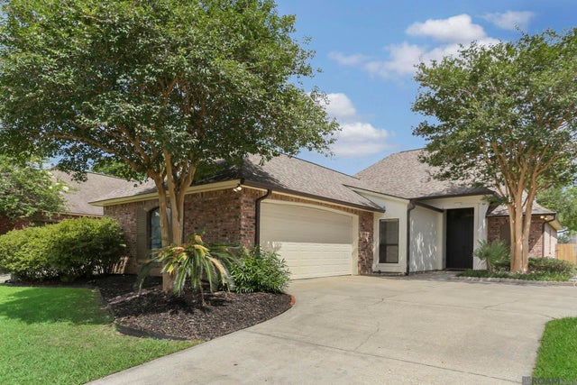 9504 Country Lake Dr, Baton Rouge