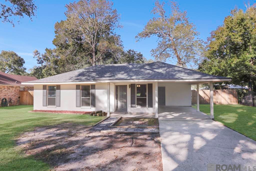 911 Hatchell Ln, Denham Springs