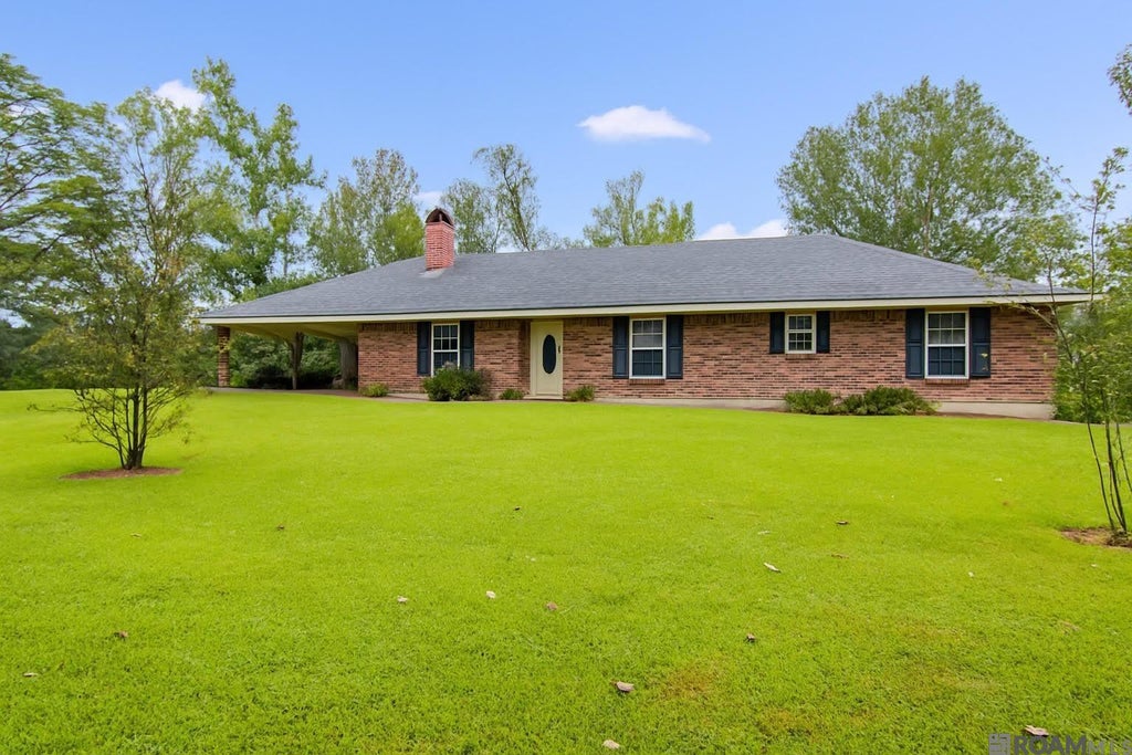 21090 Debbie Ln, Denham Springs