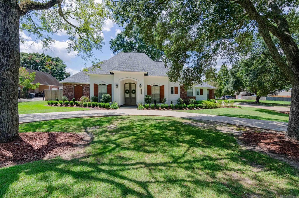 17119 W Swamp Rd, Prairieville