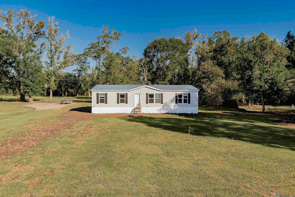 8693 Lebeau St, Livonia