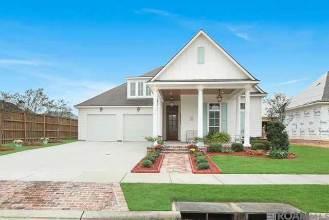 7416 Chennault Way, Central