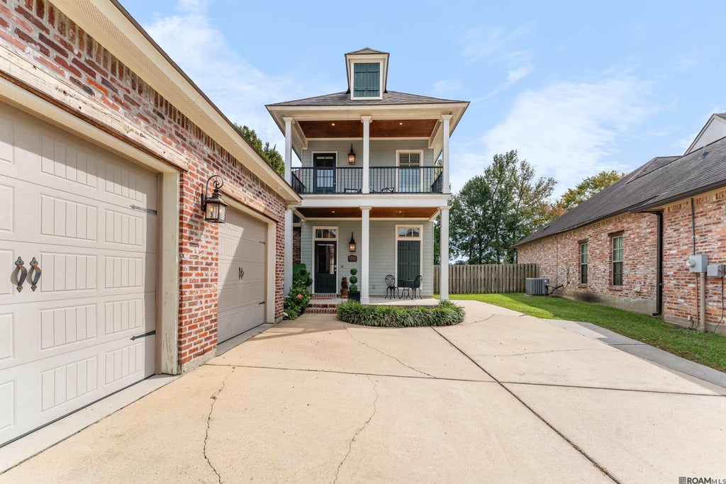 7088 Rue Lierre, Zachary