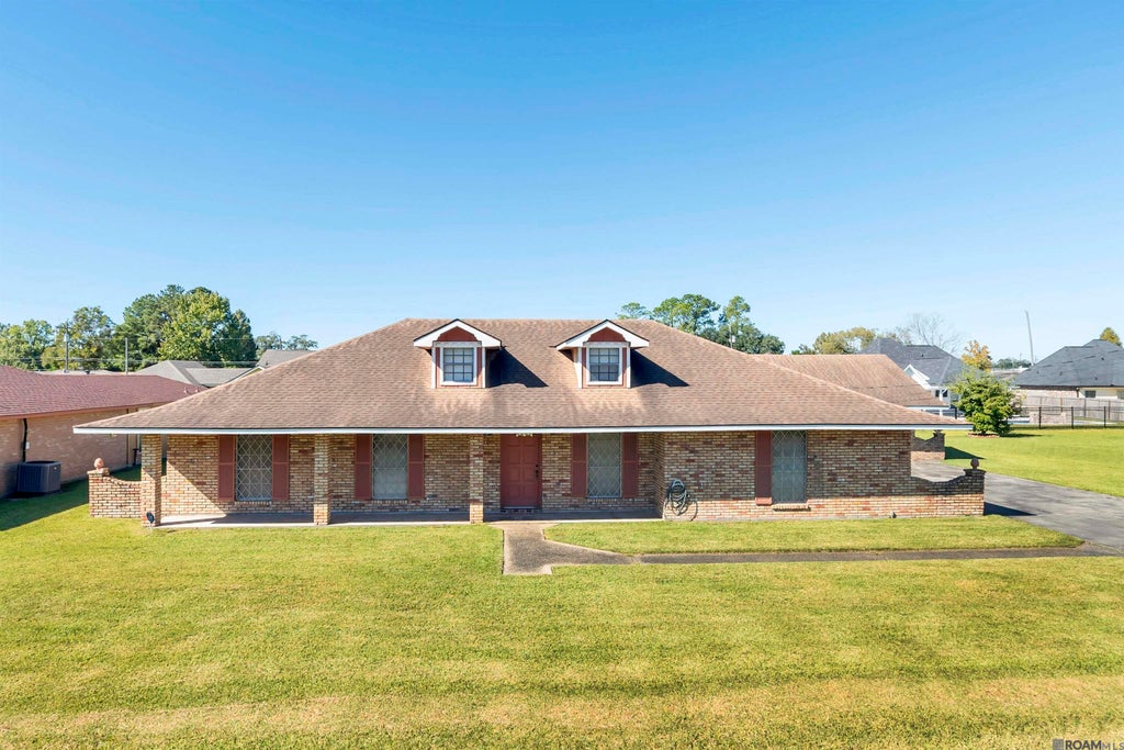 2027 S Edward Ave, Gonzales