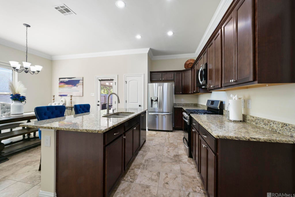 11265 Admirable Oaks Ave, Gonzales