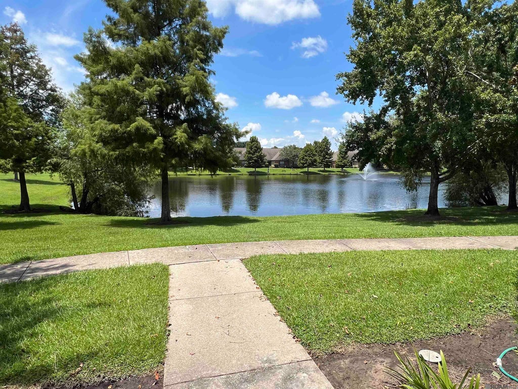 809 Summer Breeze Dr, Baton Rouge