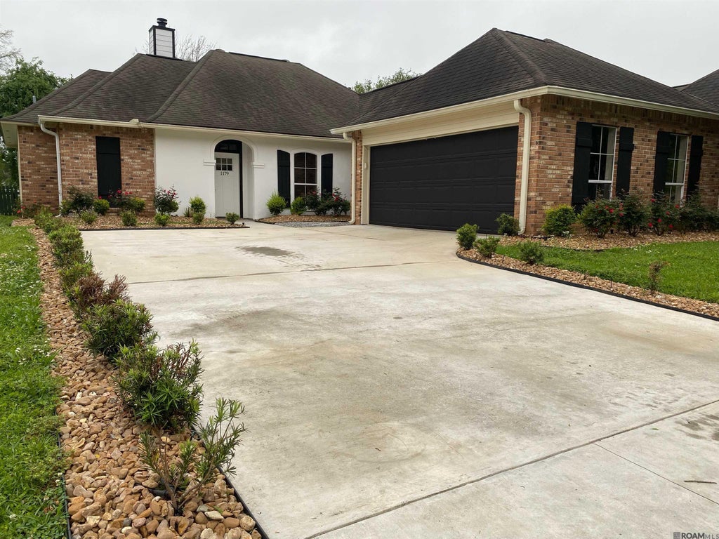 1179 Springlake Dr, Baton Rouge