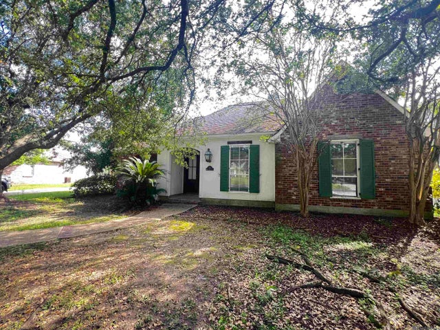 6011 Riverbrook Dr, Baton Rouge