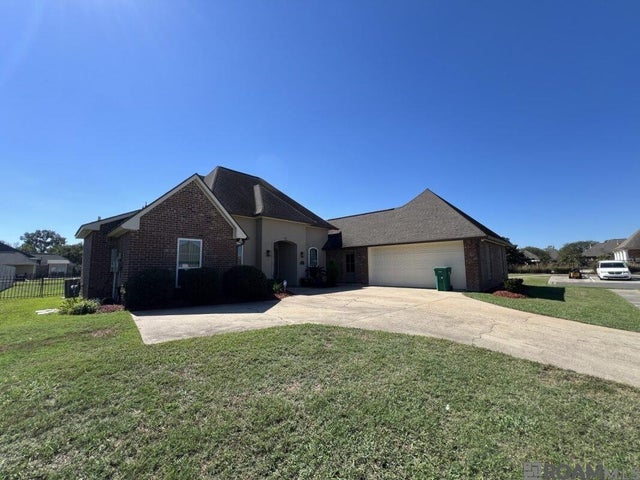 3020 Twin Lakes Ct, Zachary