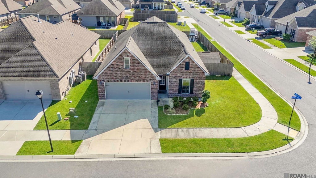 1343 Rustic Pine Dr, Baton Rouge