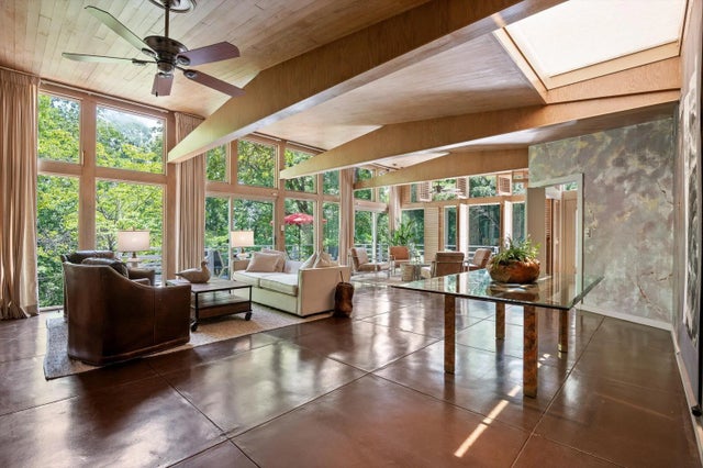 Photo of Listing #1516562