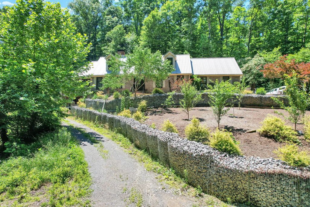 220 Brian Road, Cleveland