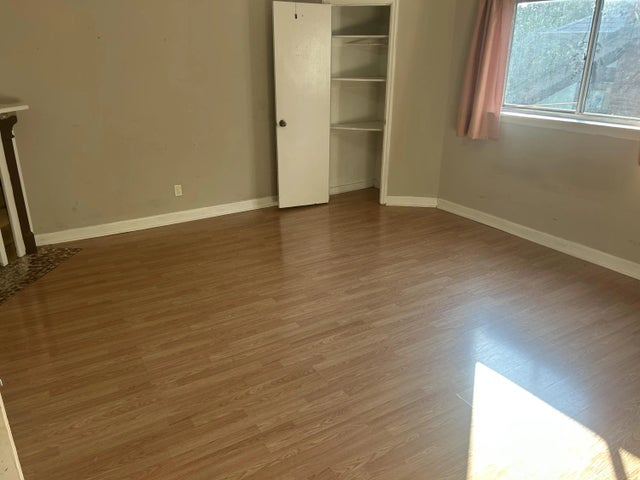 Photo of Listing #1521378