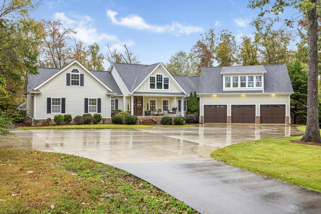 42 Case Circle, Trenton