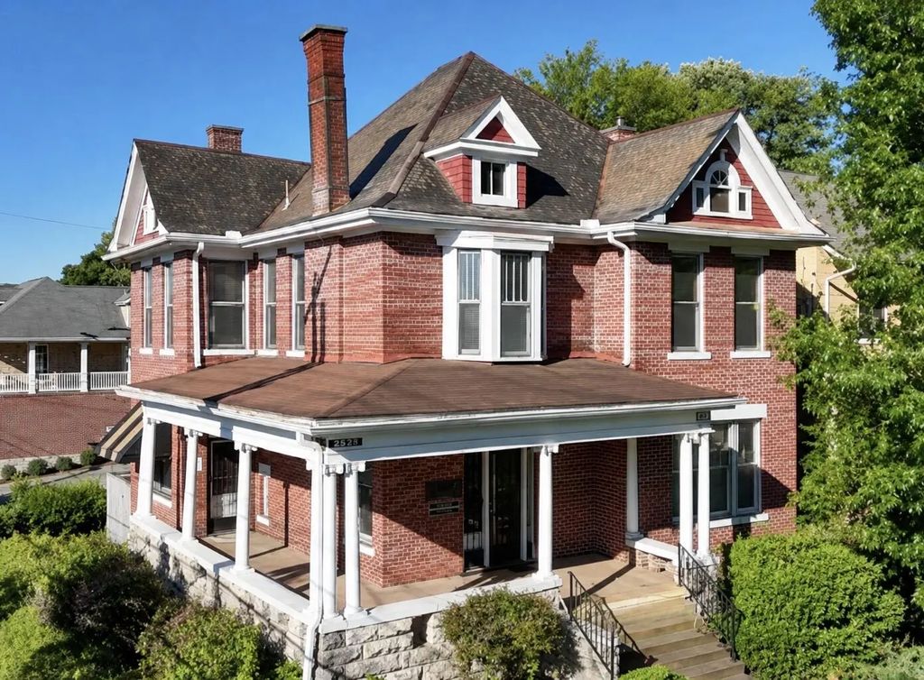 930 Oak Street, Chattanooga