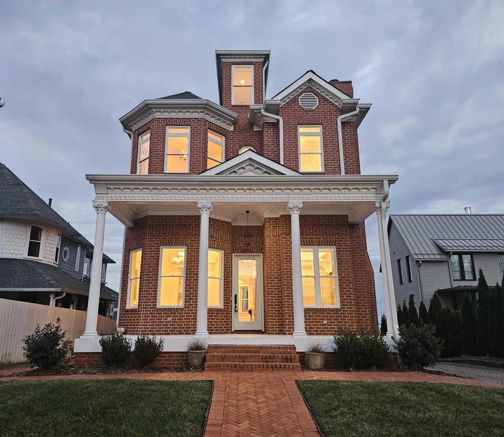 1115 E Brow Road, Lookout Mountain