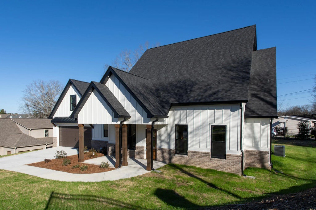 295 Running Oak Drive, Ringgold