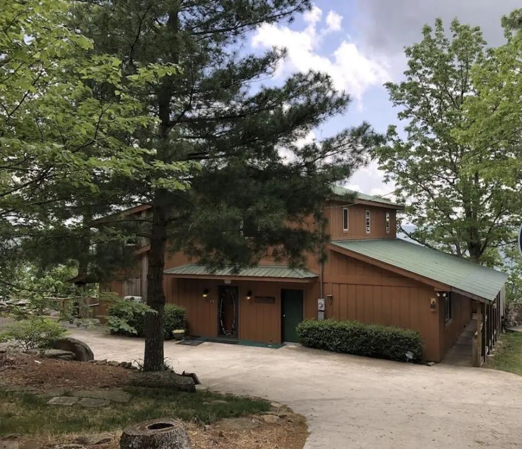 887 Sunset Drive, Rising Fawn