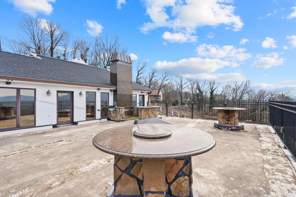 551 W Shadowlawn Drive, Chattanooga