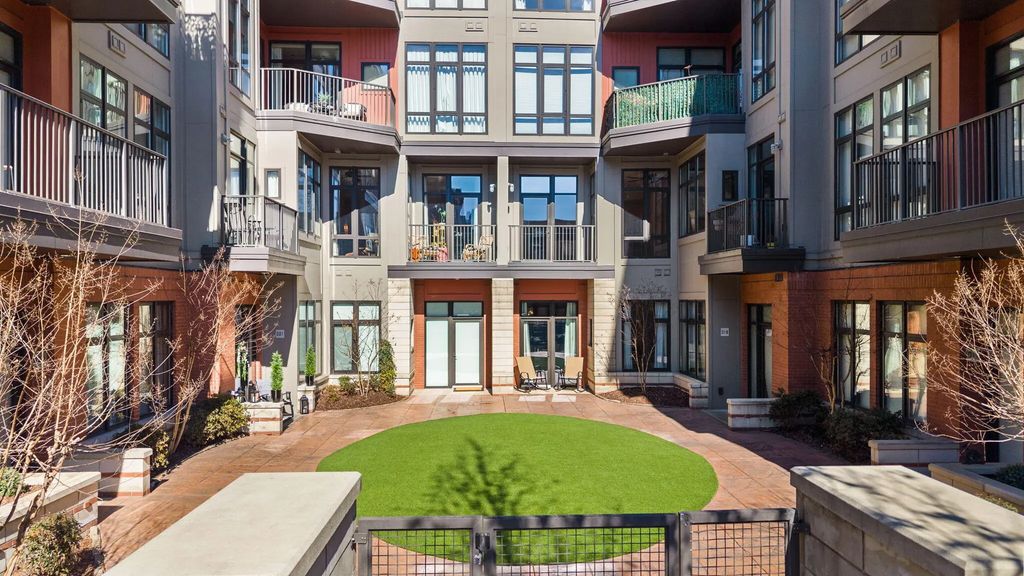 129 Walnut Street, Chattanooga