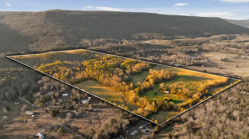 W Cove Road, Chickamauga