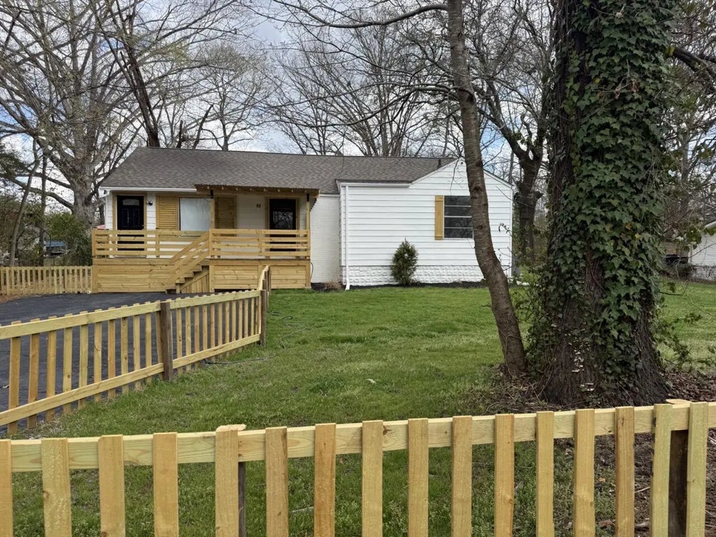 82 Virginia Avenue, Rossville