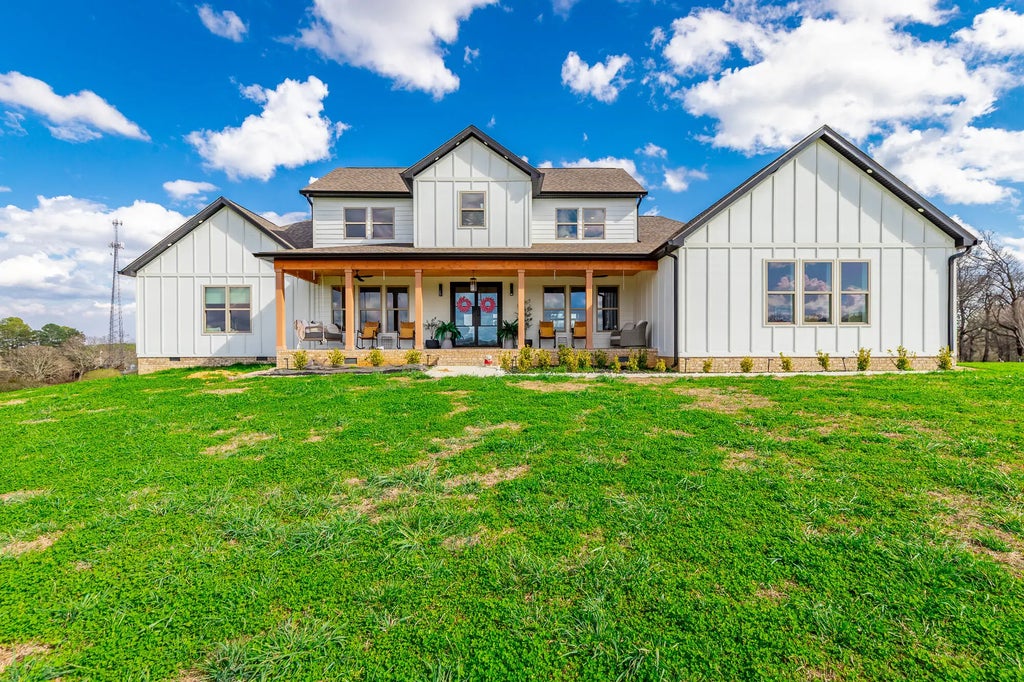 686 Bell Road, LaFayette