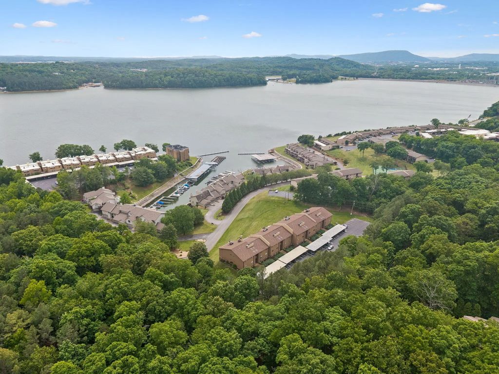 4319 Lakeshore Lane, Chattanooga