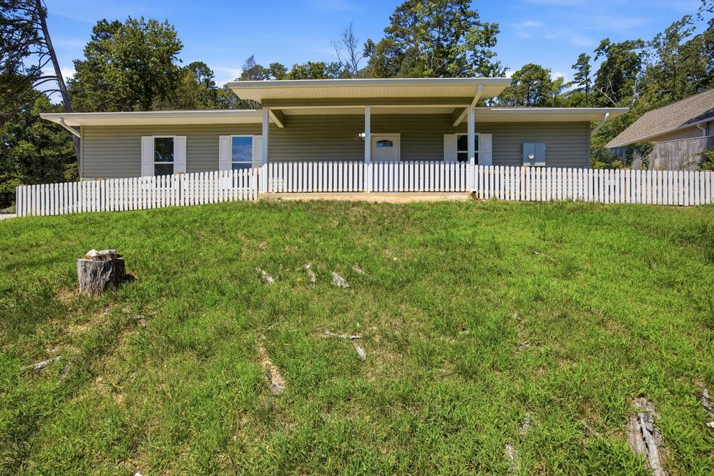 1032 Woodgate Road, Ringgold