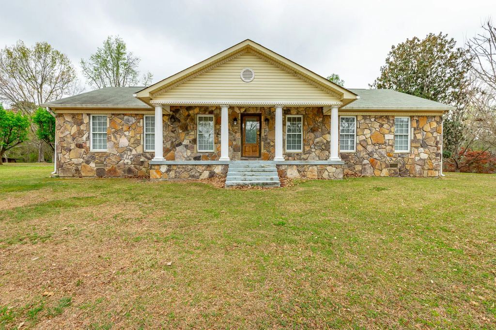 204 Dodd Road, Ringgold
