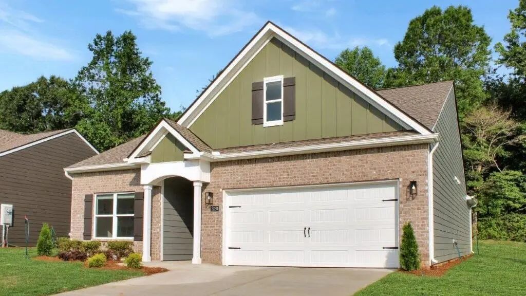 2230 Chelle Drive Ne, Cleveland