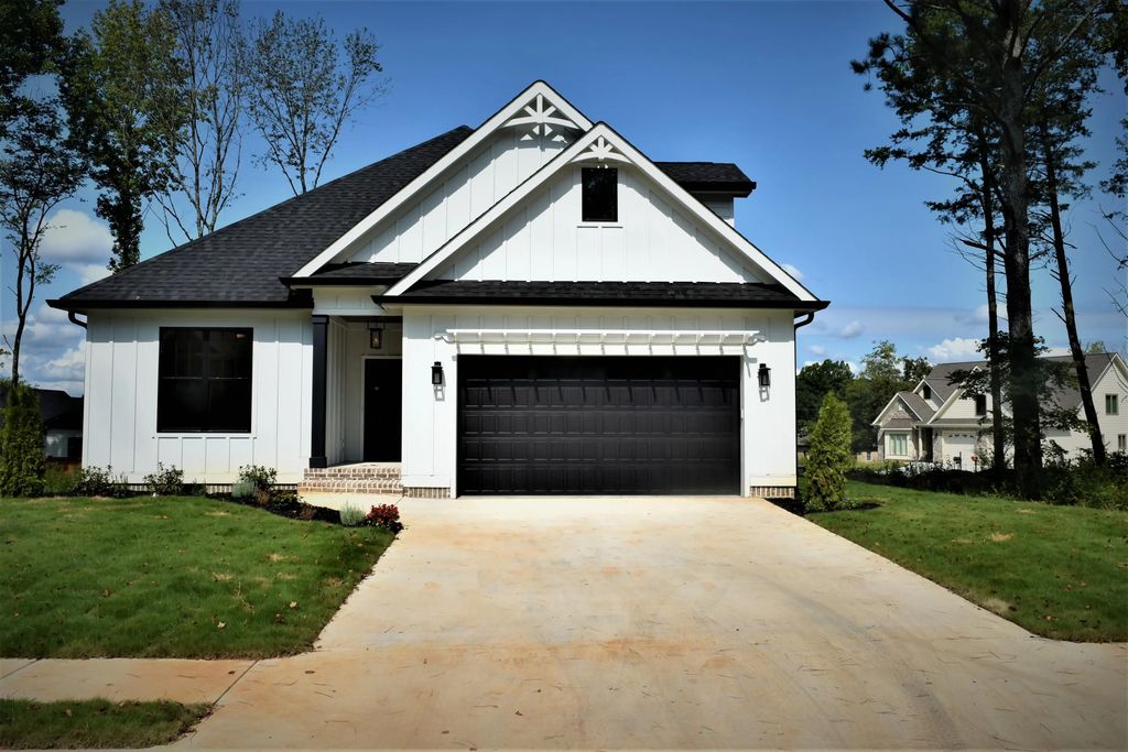5032 Lakeside Lane, Cleveland