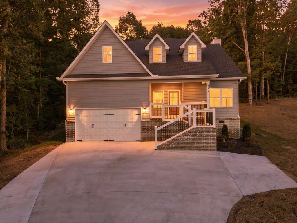 220 Hollow Road, Cleveland