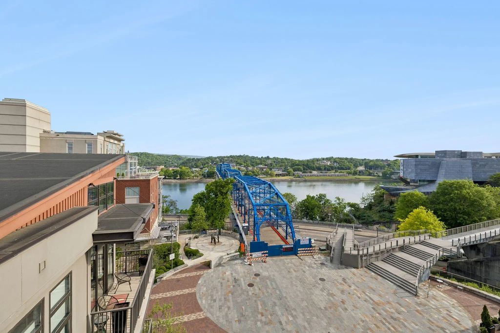 129 Walnut Street, Chattanooga