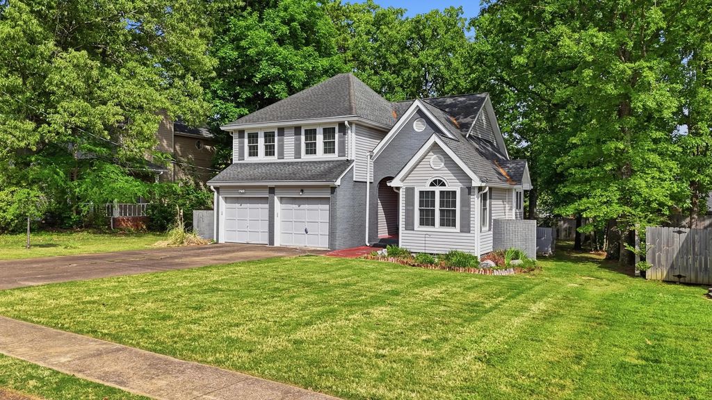 2418 Charleston Square, Chattanooga