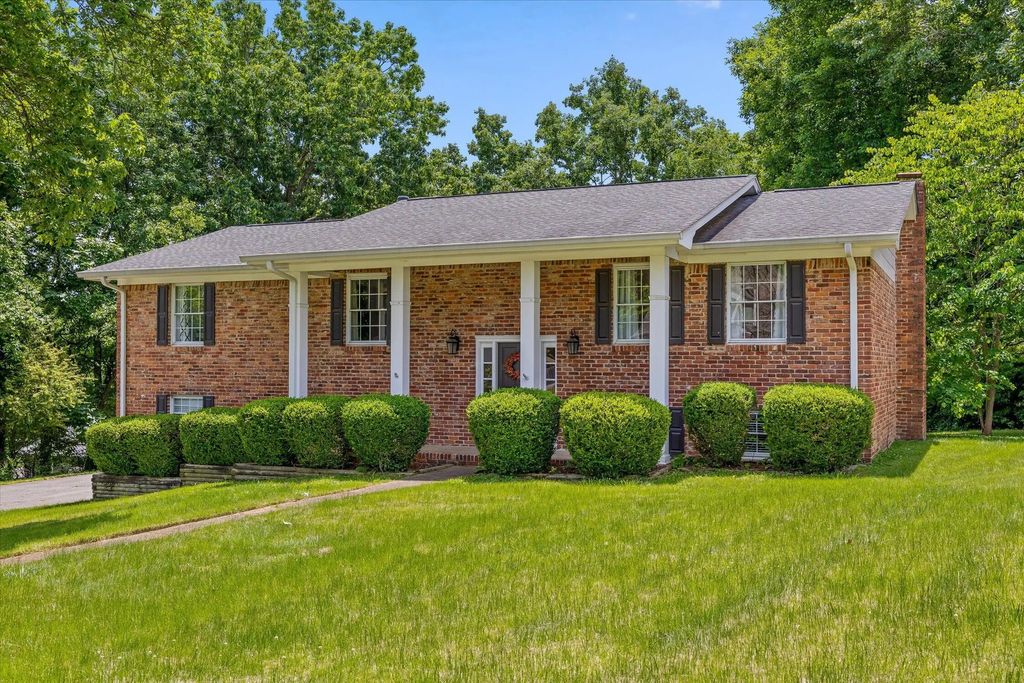 8611 Clearwood Road, Chattanooga