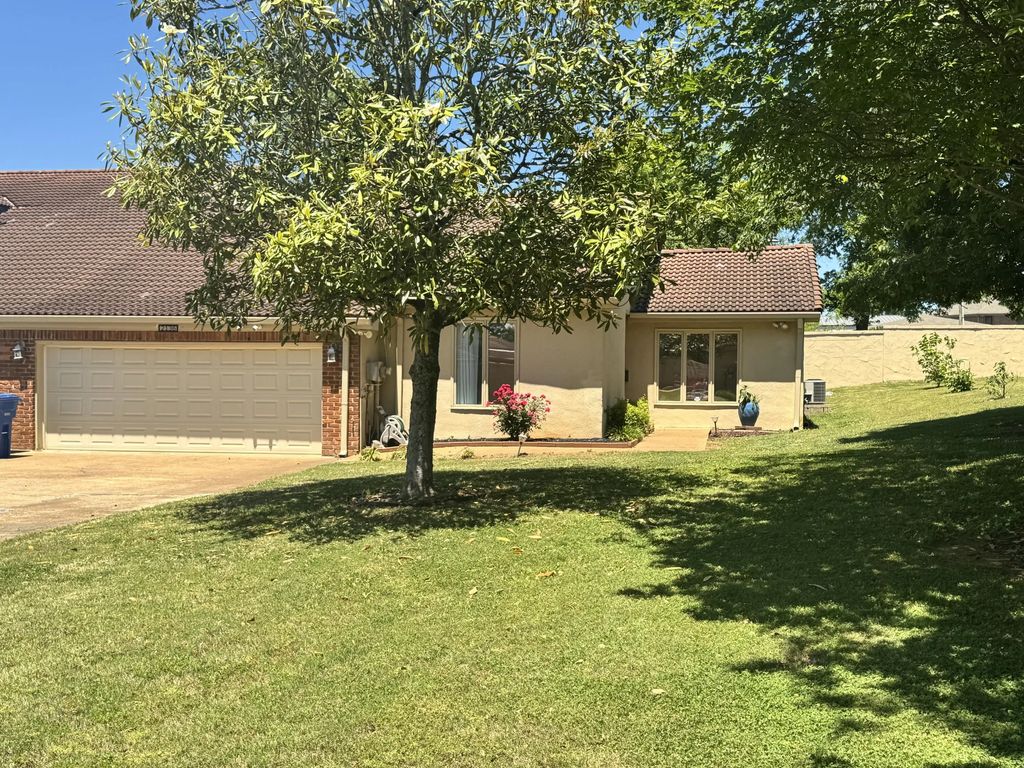 2136 Vaden Village Drive, Chattanooga