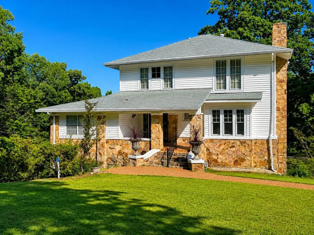 301 Mcfarland Road, Lookout Mountain