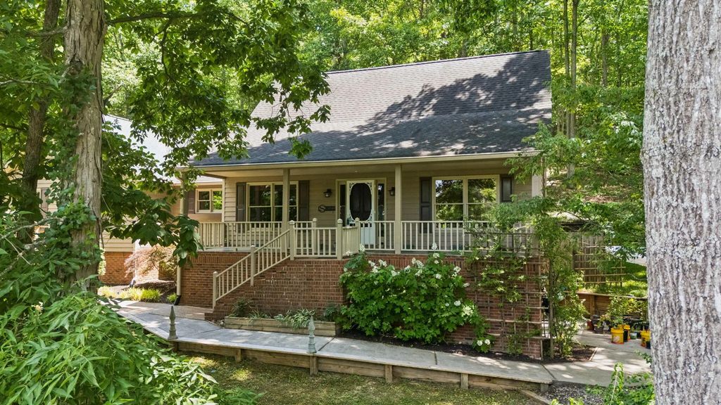 2013 Laurel Springs Drive, Cleveland