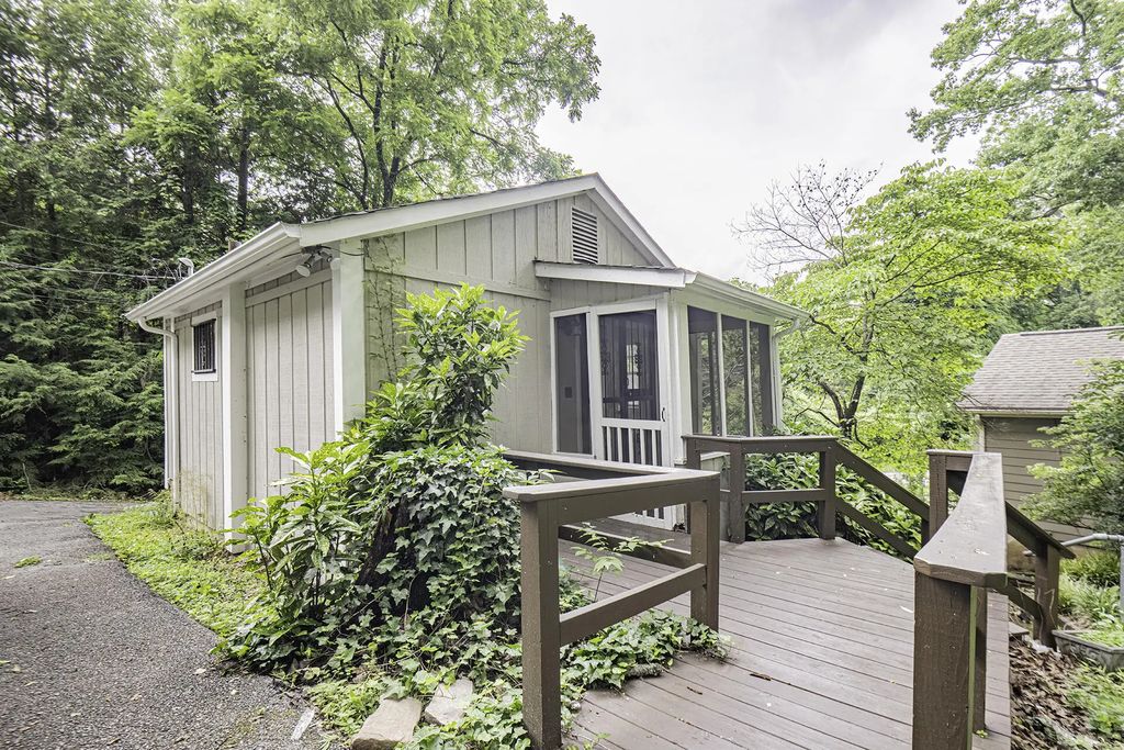307 W Crest Road, Rossville