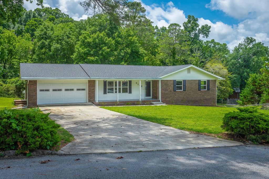 2102 Colonial Parkway Drive, Chattanooga